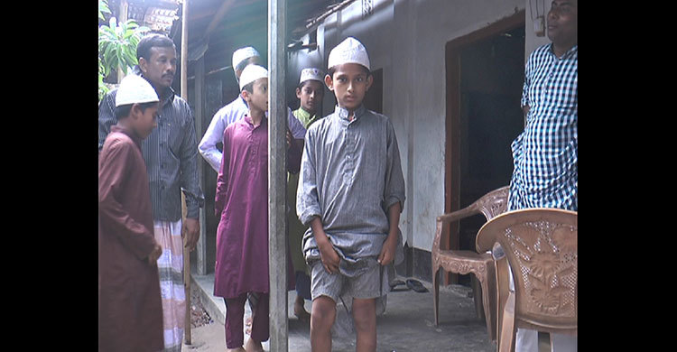 ছাত্রকে নির্যাতনের দায়ে শিক্ষকের কারাদণ্ড  