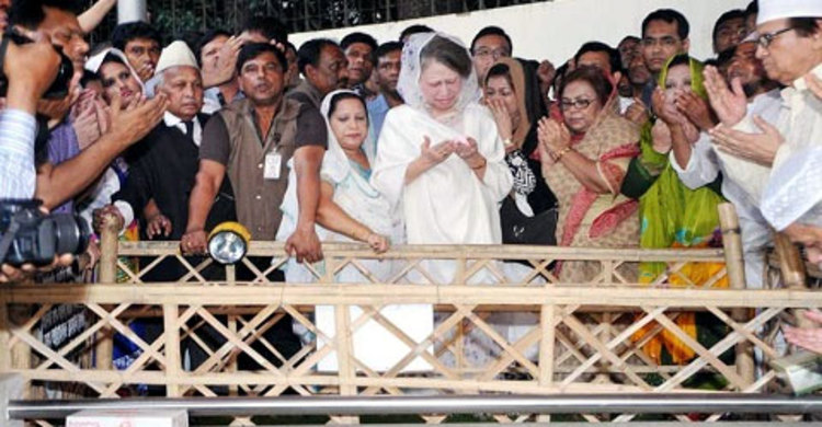 কোকোর কবর জিয়ারত করলেন খালেদা