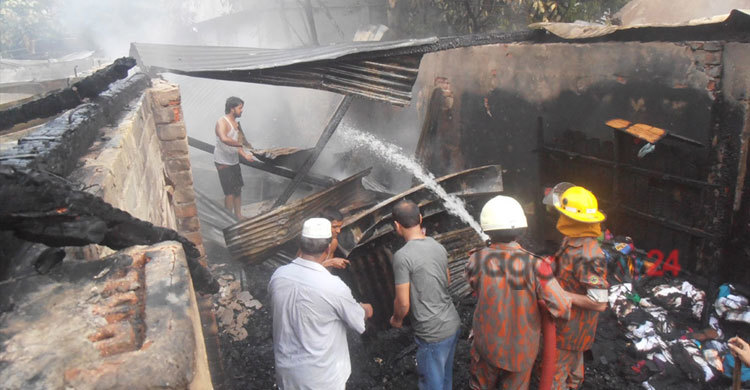 কুড়িগ্রামে অগ্নিকাণ্ডে ১২ দোকান ভস্মিভূত