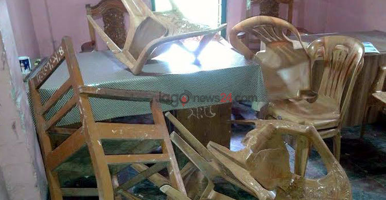 চাঁদা না দেয়ায় দলিল লেখক সমিতির কার্যালয় ভাঙচুর 