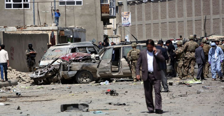 আফগানিস্তানে বিমানবন্দরে আত্মঘাতী হামলায় নিহত ৫