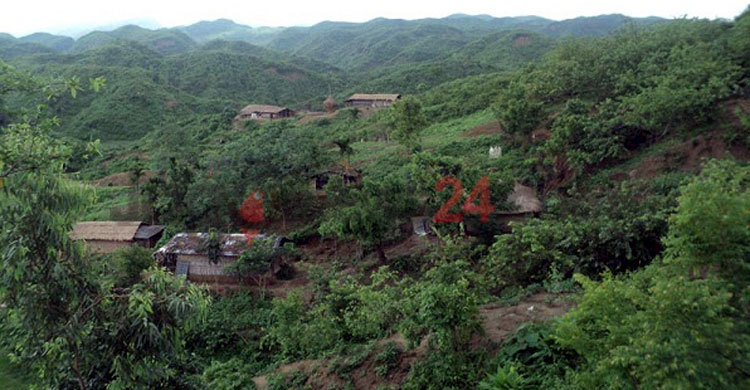 পাহাড়ে মুখোশধারী এরা কারা! 