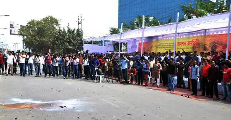 ব্যবসায়ীদের প্রতীকী অনশণে ককটেল বিস্ফোরণ ডিসিসিআইয়ের নিন্দা