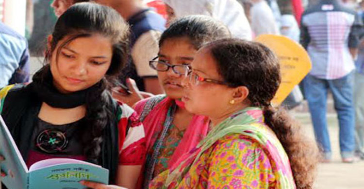 বিক্রি বেড়েছে বইমেলায়