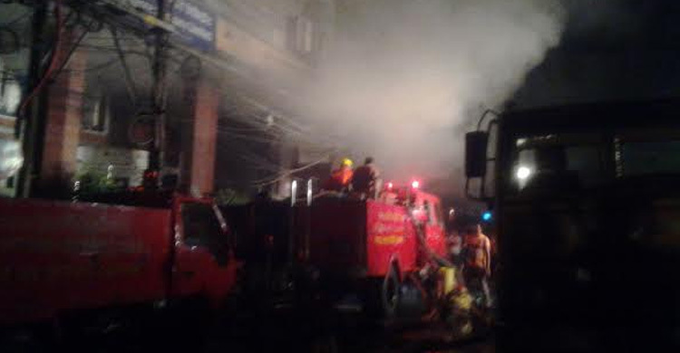 নিয়ন্ত্রণে দিলকুশার বহুতল ভবনের আগুন