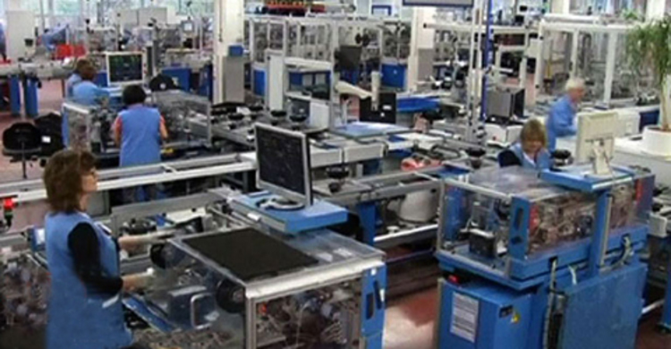 ইউরোপের উৎপাদন খাতে ধীরগতি