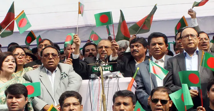 সময় ১৫ মিনিট : দেশজুড়ে রাস্তায় ব্যবসায়ীরা 
