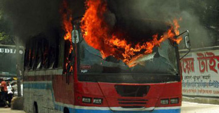 নিকুঞ্জে পল্লী বিদ্যুৎ অফিসের বাসে আগুন