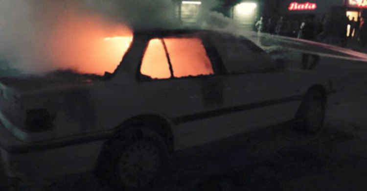 মৌচাকে ৩ গাড়িতে আগুন