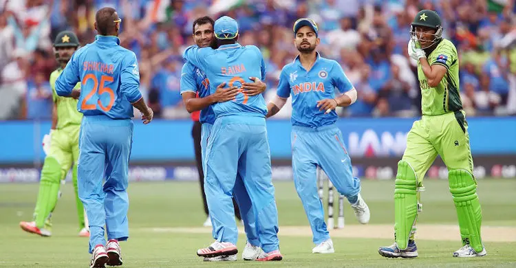 ব্যাটিং বিপর্যয়ে পাকিস্তান