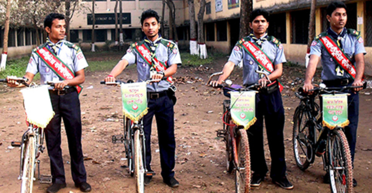 নিরাপদ সড়কের লক্ষে বাইসাইকেল ভ্রমণ