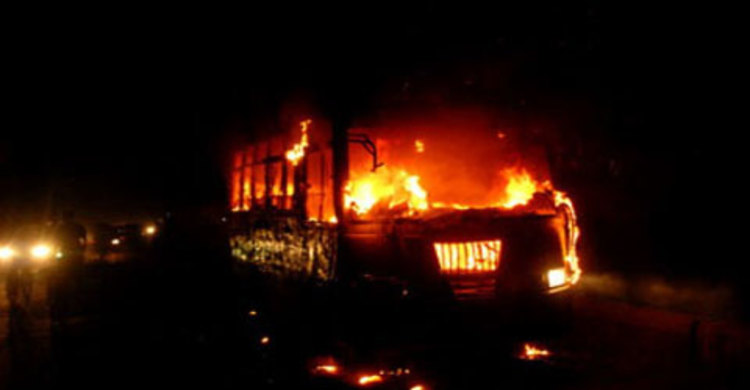 গাজীপুরে শ্রমিকবাহী বাসে আগুন