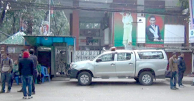 খালেদার কার্যালয় থেকে সিটিসেল মোবাইলসহ যুবক আটক