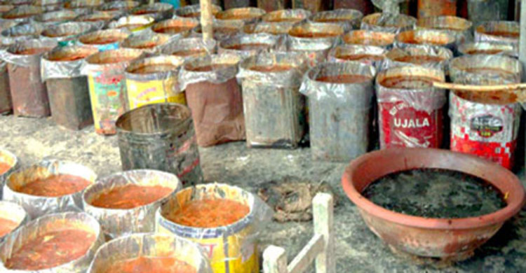 মাটির নিচে গুড় তৈরি কারখানার সন্ধান