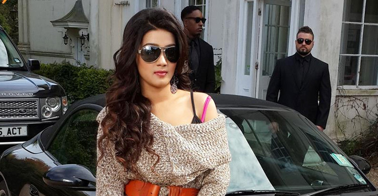 একি করলেন মাহী (ভিডিও)