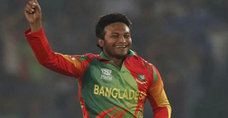 সাকিবের দিকে তাকিয়ে কোচ হাথুরুসিংহে