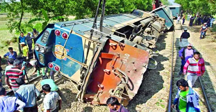 নাশকতা বাড়ছে ট্রেনে 