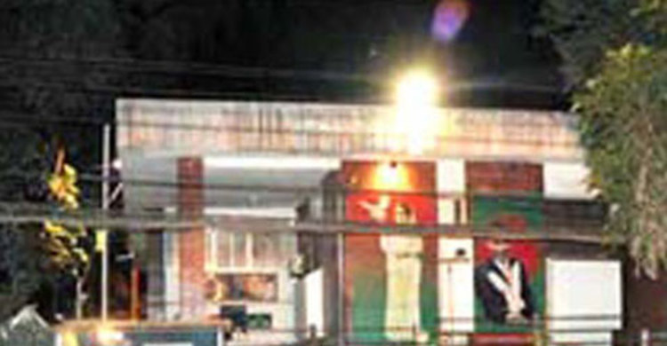 কার্যালয় থেকে বের হবেন না খালেদা