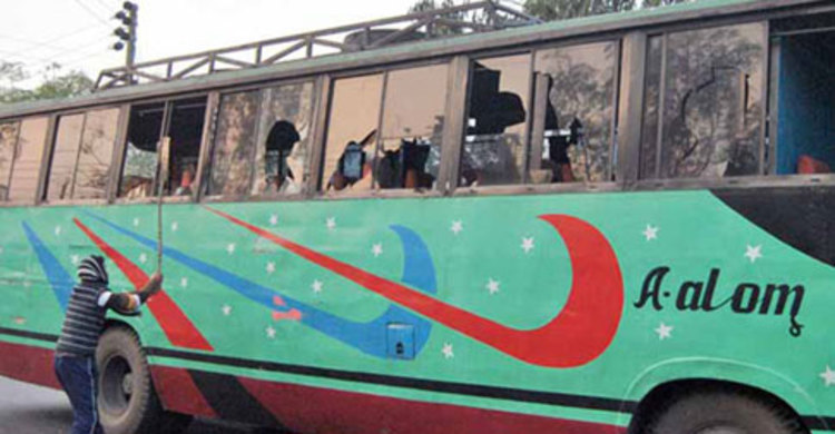 কিশোরগঞ্জে ৭টি যানবাহন ভাঙচুর ও অগ্নিসংযোগ