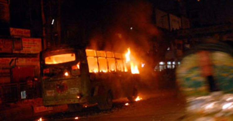 গুলিস্তানে যাত্রীবাহী বাসে আগুন