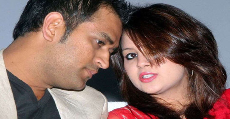 বাবা হচ্ছেন ধোনি