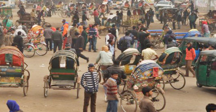 রাজধানীর রাস্তায় গাড়ি নেই : ভোগান্তিতে যাত্রীরা