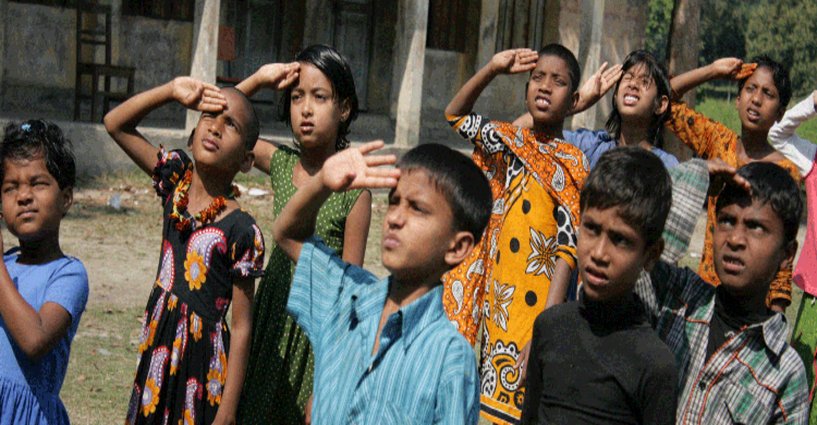 সেরার পুরস্কার পেলো গাড়িওয়ালা