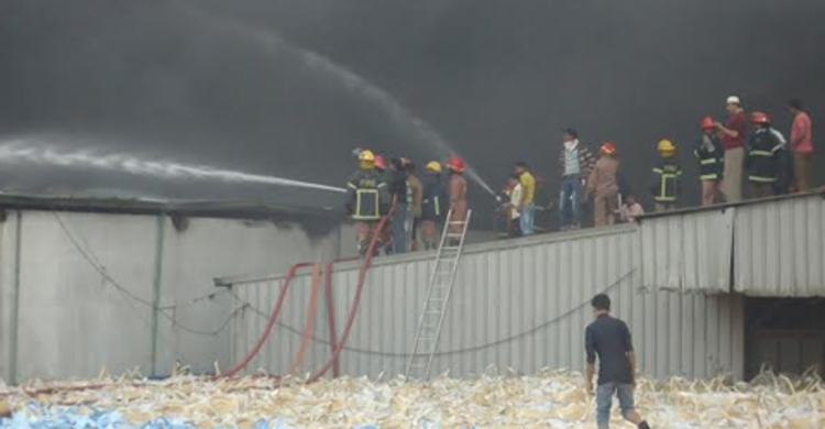 গাজীপুরে স্পিনিং মিলের আগুন নিয়ন্ত্রণে