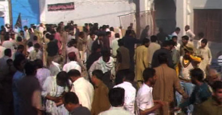 পাকিস্তানে মসজিদে বিস্ফোরণে নিহত ৩৩, আহত অর্ধশতাধিক