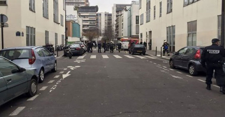 প্যারিসে পত্রিকা অফিসে হামলায় ১২ জন নিহত