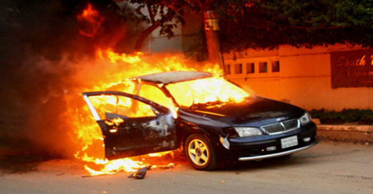 যশোরে ট্রাক ও প্রাইভেটকারে বোমা হামলা