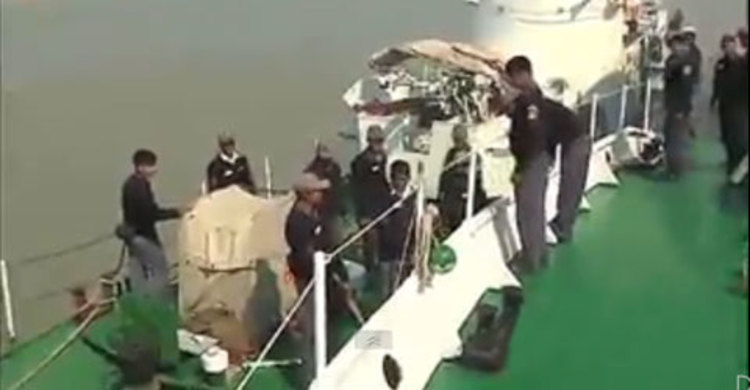 কক্সবাজারে ট্রলারডুবি, উদ্ধার ৪২