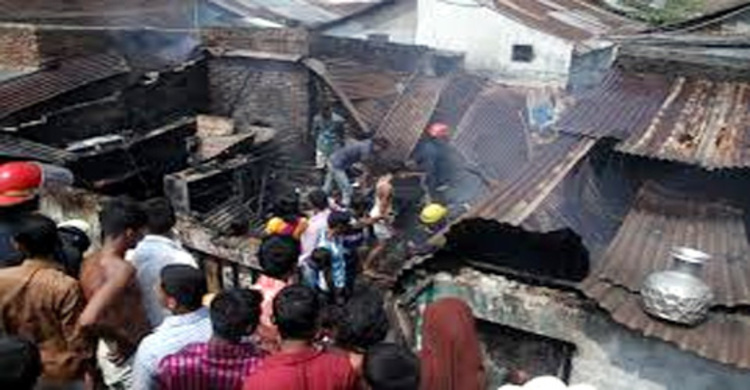 ঝুটপট্টির আগুন নিয়ন্ত্রণে