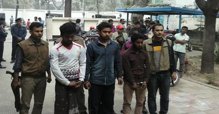 বাসে অগ্নিসংযোগের অভিযোগে কেরানীগঞ্জে আটক ৩