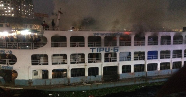 সদরঘাটে লঞ্চে আগুন