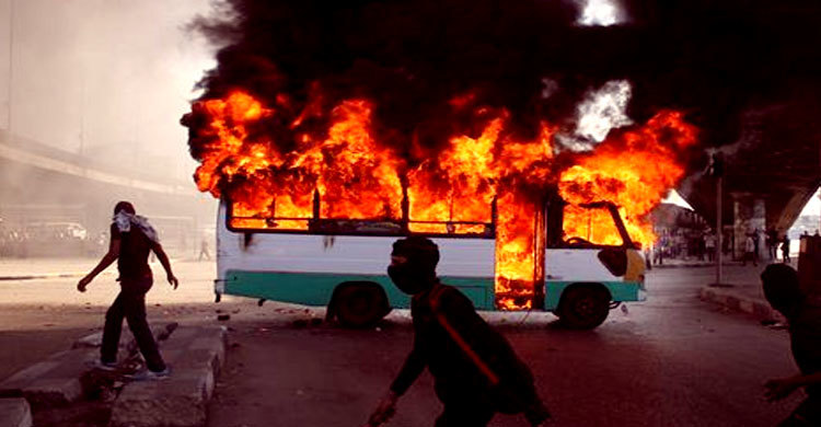 নোয়াখালীতে পত্রিকার গাড়িতে পেট্রোল বোমা, আহত ২