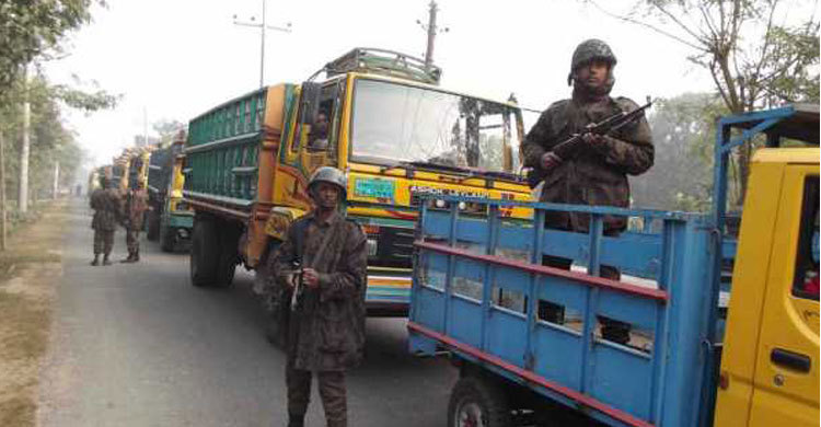 চাঁপাইনবাবগঞ্জে পুলিশ প্রহরার পণ্যবাহী  ট্রাকে হামলা 