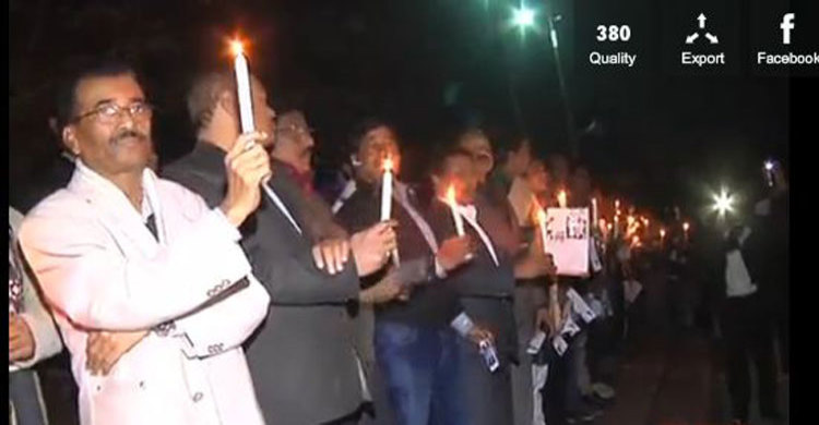 শহীদ মিনারে মোমবাতি প্রজ্বলন