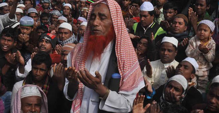 আখেরি মোনাজাত শুরু