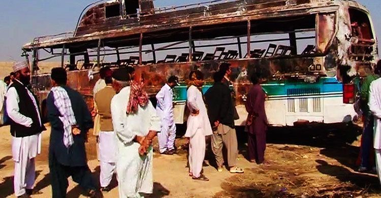 পাকিস্তানে সড়ত দুর্ঘটনায় নিহত ৫৭