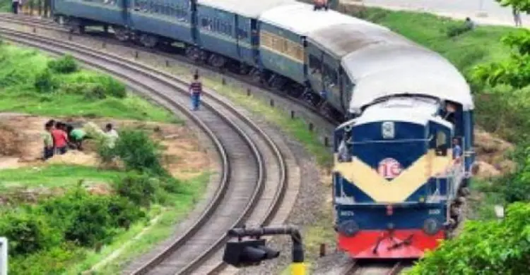 চট্টগ্রামের সঙ্গে সারাদেশের রেল যোগাযোগ বন্ধ 