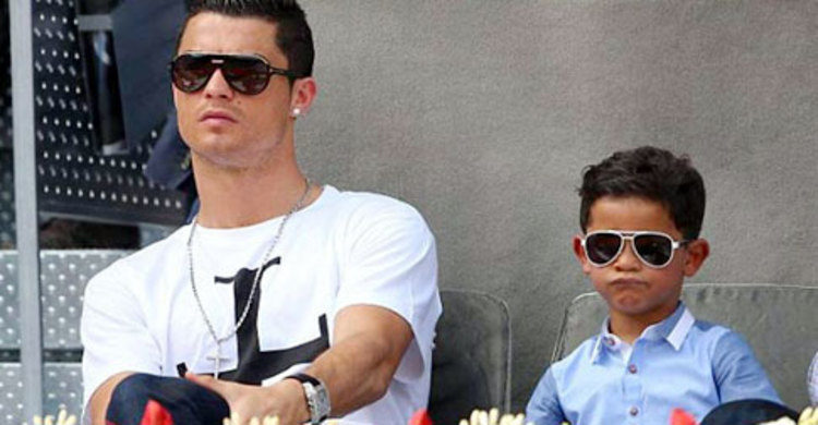 রোনালদোর ছেলের পছন্দ মেসি