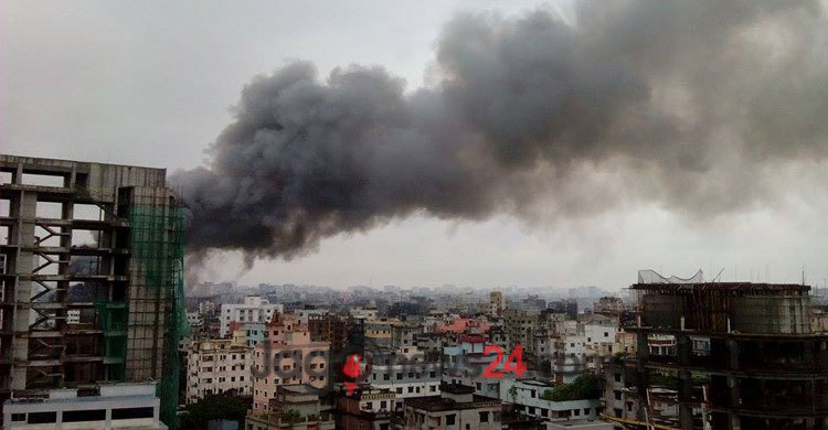 মধ্যবাড্ডায় ভয়াবহ অগ্নিকাণ্ড