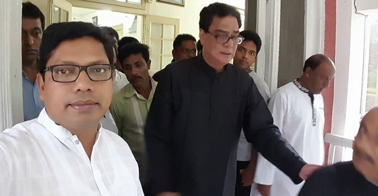 টুঙ্গীপাড়ার পথে আশরাফরা