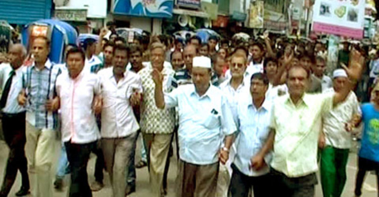 সাকার মৃত্যুদণ্ড বহাল রাখায় পাবনায় আনন্দ মিছিল