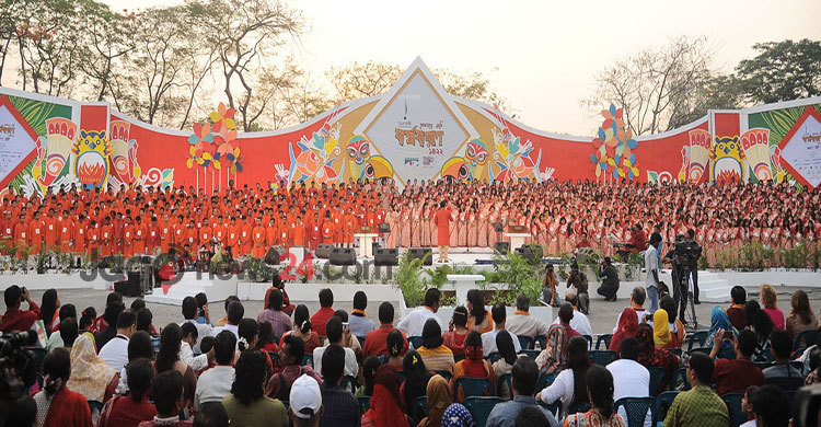 হাজার কণ্ঠে হলো বর্ষবরণ (দেখুন ছবিতে)