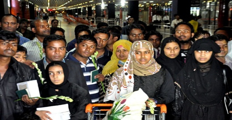 শাহজালাল বিমানবন্দরে জীবন ফিরে পাওয়ার আনন্দ 