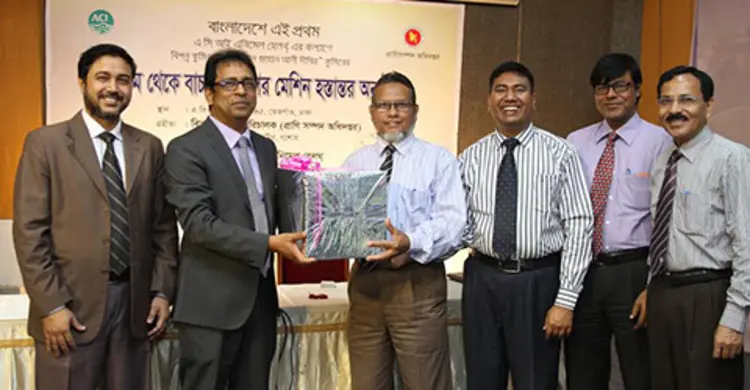 কুমিরের বাচ্চা ফোটানোর মেশিন দিলো এসিআই