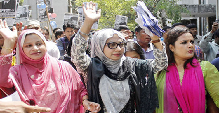 ভোট চাইতে পুরান ঢাকায় আফরোজা আব্বাস