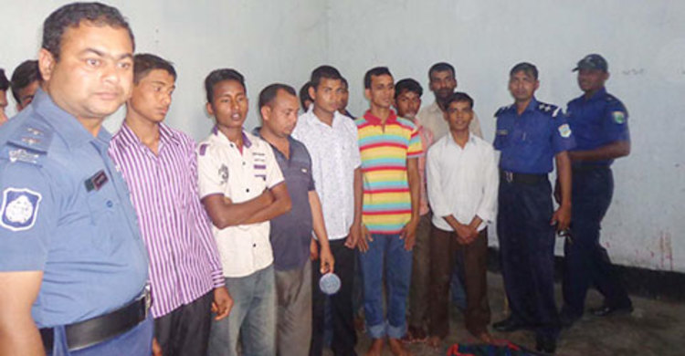 সীমান্তের ধারে গোপন বৈঠক করার সময় ১৩ জন আটক